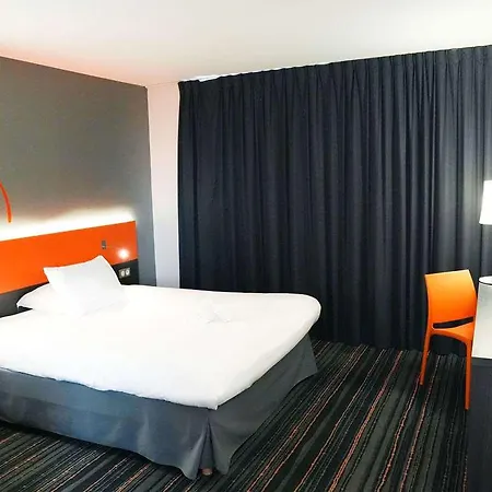 Отель Ibis Styles Centre Gare Кан